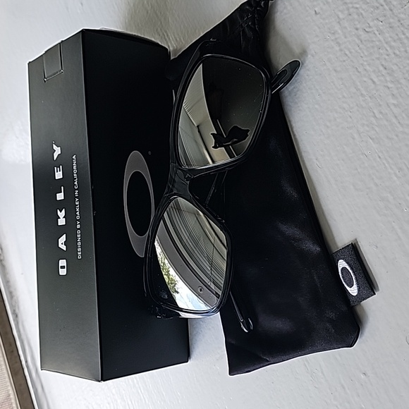 Oakley Women's Sunglasses - Picture 12 of 12